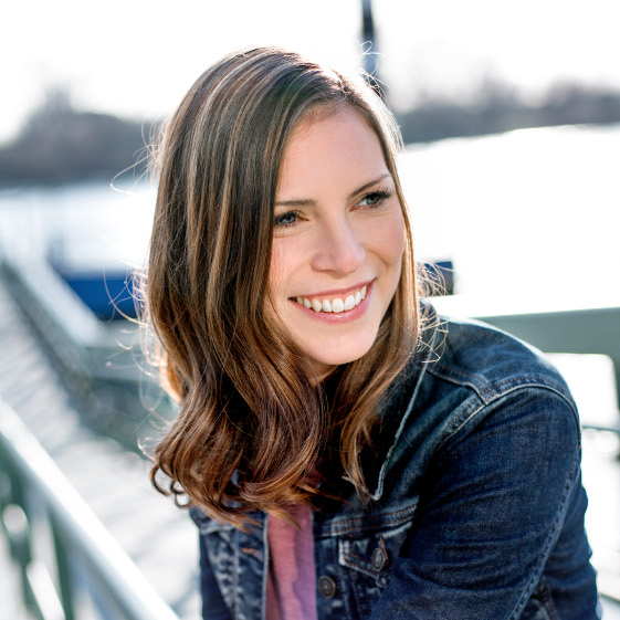 Portraitfoto der Gesangslehrerin Rebecca Berger von den Musicalexperten aus Köln
