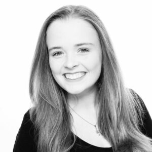 Portraitfoto von Marleen. Marleen studiert Gesang in Osnabrück.