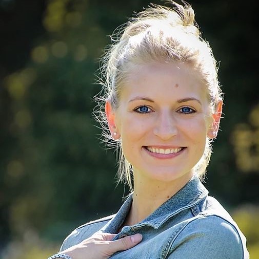 Portraitfoto von Musicaldarstellerin und Choreographin Nadja Görts der Musicalexperten aus Köln